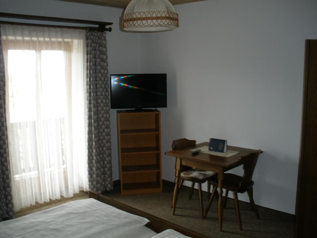 Alpengasthof Zur Loisach Otel Grossweil Oda fotoğraf