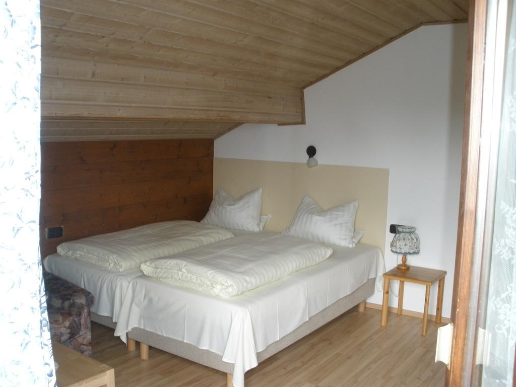 Alpengasthof Zur Loisach Otel Grossweil Oda fotoğraf