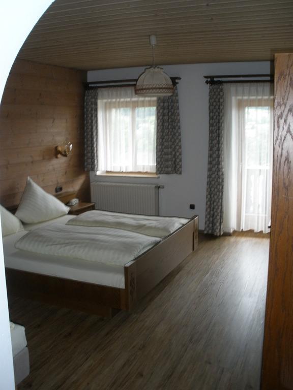 Alpengasthof Zur Loisach Otel Grossweil Oda fotoğraf