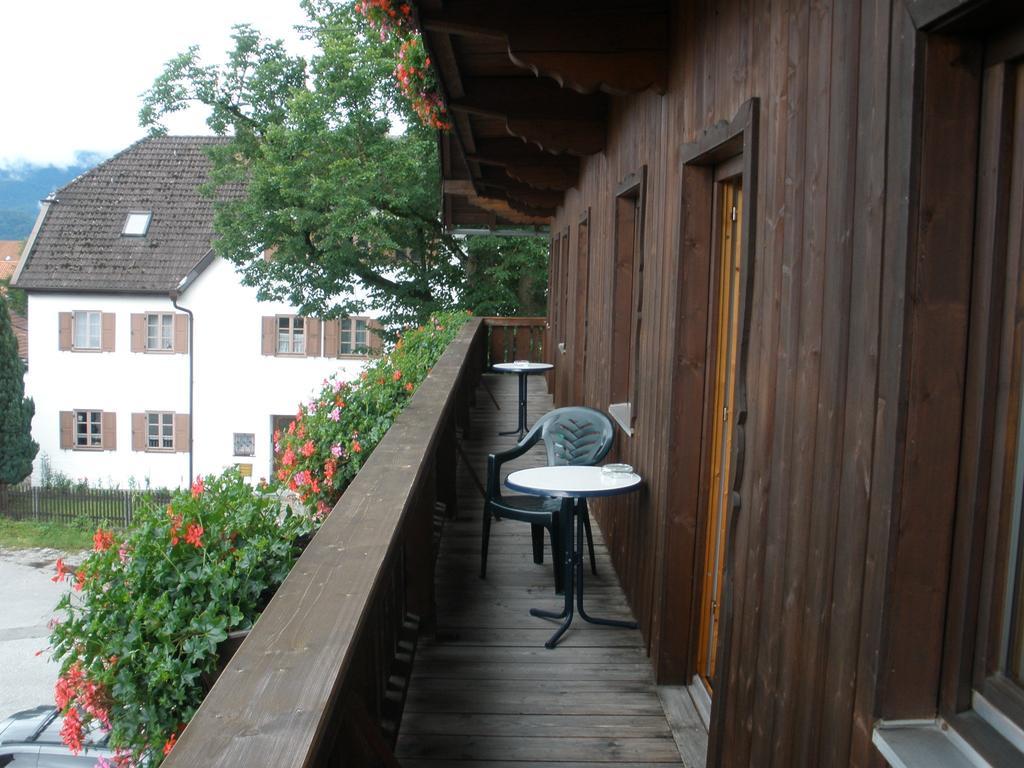 Alpengasthof Zur Loisach Otel Grossweil Oda fotoğraf