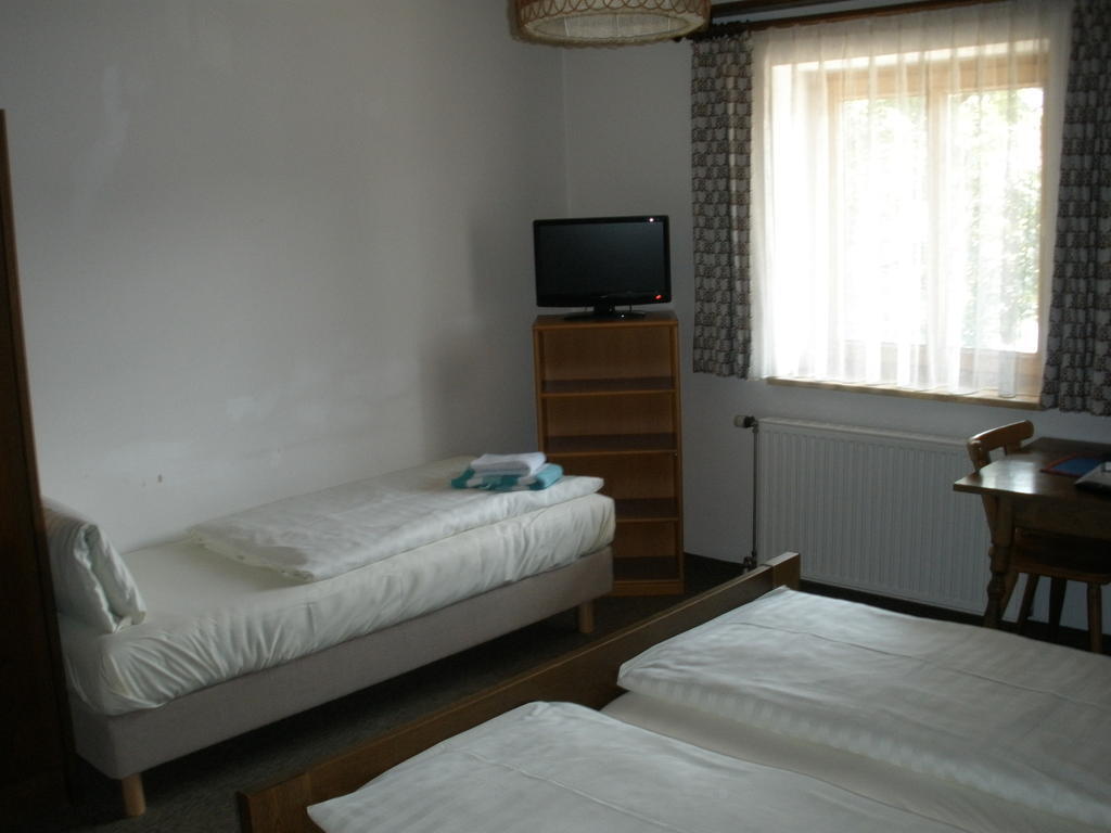 Alpengasthof Zur Loisach Otel Grossweil Oda fotoğraf